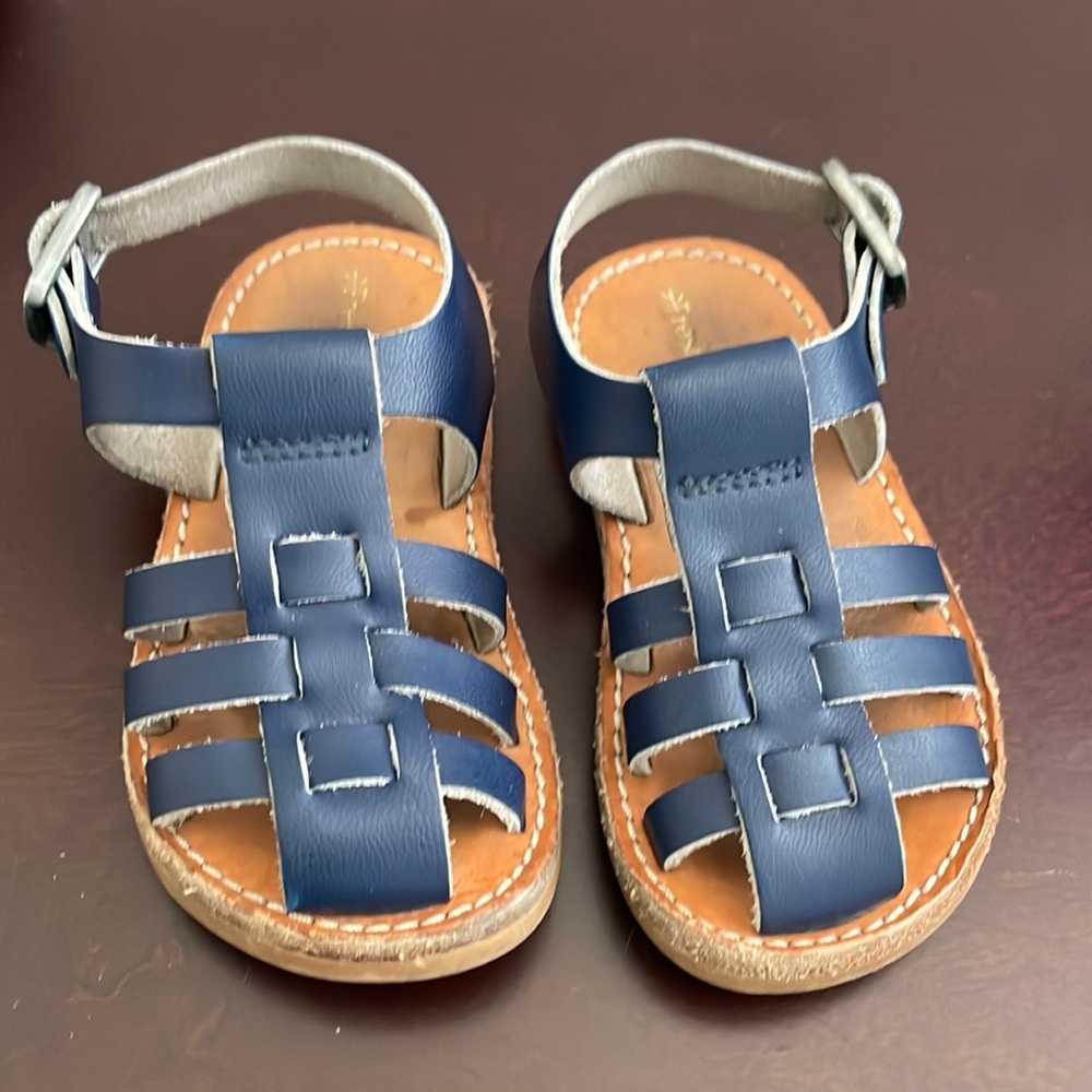 Lightly worn Freshly Picked Sandals. Size 4